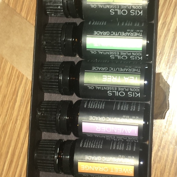 Full box of Kis essential oils - Picture 2 of 4